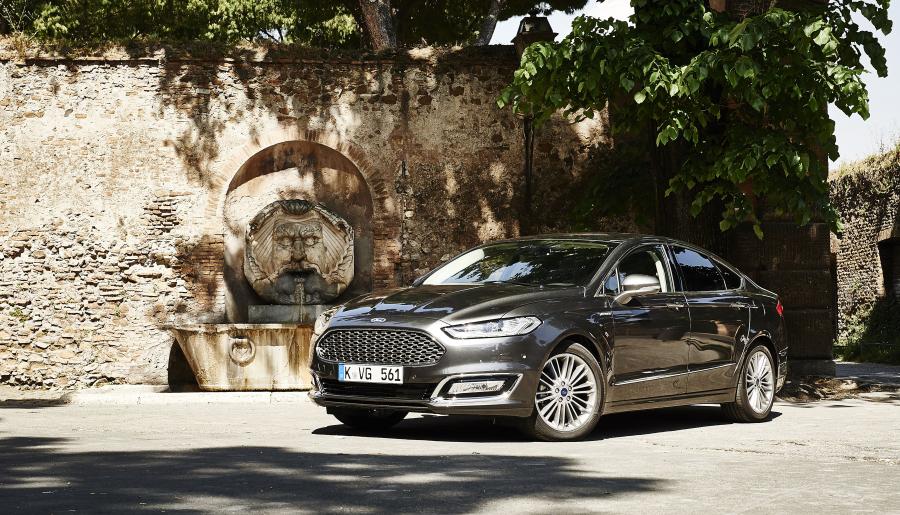  Ford Vignale Mondeo Sedan 2015 года  (фото 10 из 16)